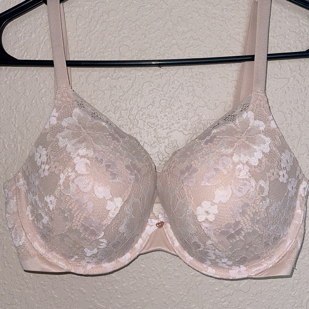 Body by Victoria - Victoria’s Secret push up bra size 32DD